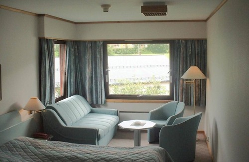 Hafslo Hotel | Discover Eikum Hotell: Family-Friendly Retreat with Dining
