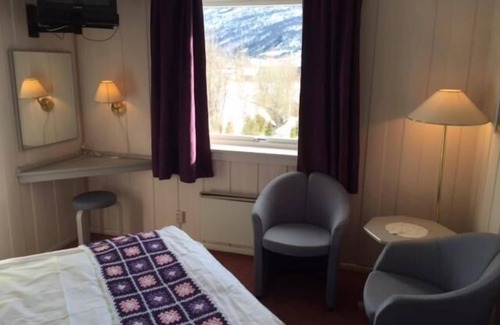 Hafslo Hotel | Discover Eikum Hotell: Family-Friendly Retreat with Dining
