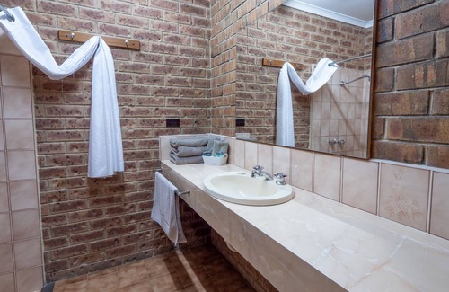 Eildon Hotel | Discover Eildon Parkview Motor Inn: Family-Friendly Stay