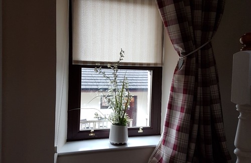 Dornie Cottage | Oceanfront Eilean Donan View - Rated 9.6/10 by Guests