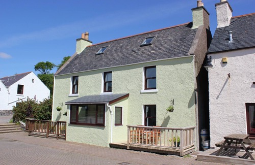 Dornie Cottage | Oceanfront Eilean Donan View - Rated 9.6/10 by Guests