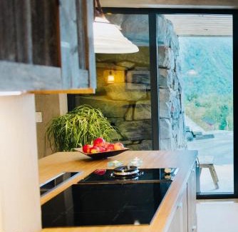 Roldal House | Unique Barn Retreat in Røldal - Family Friendly Escape