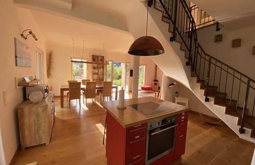 Luebars House | Relaxing Retreat with Ocean Views and Spa Amenities