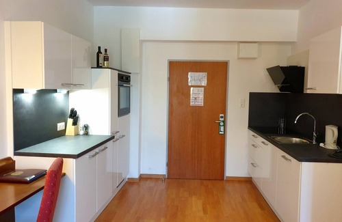 Nonntal House | Cozy Apartment with Balcony and Kitchen on Via Roma