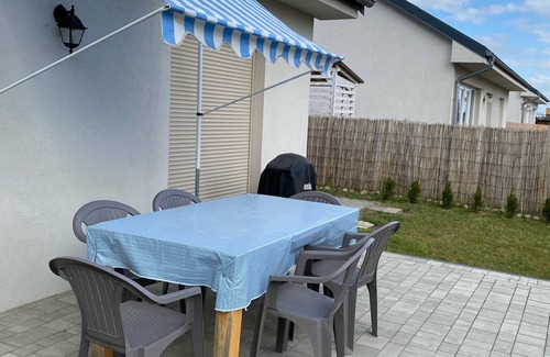 Lagow House | Cozy Family Retreat: 600m to Lake & Pet-Friendly Stay