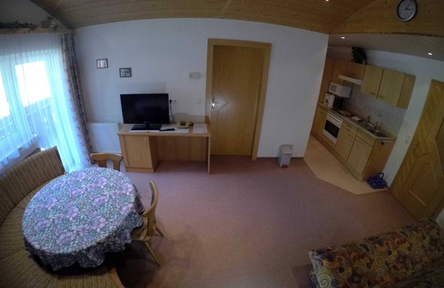 Tannheim Apartment | Cozy Einstein Guest House with Family-Friendly Amenities