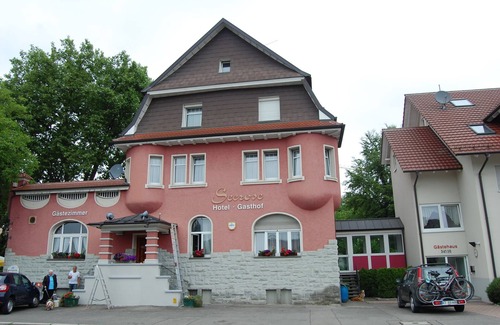 Radolfzell am Bodensee Apartment | Cozy Einzelzimmer with Free Wi-Fi and Great Amenities