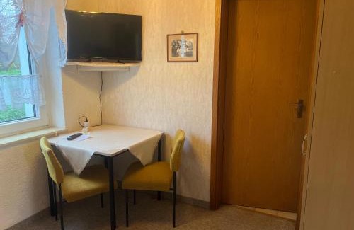 Munchenbernsdorf House | Cozy Ground Floor Single Room - Guest Rated 8/10