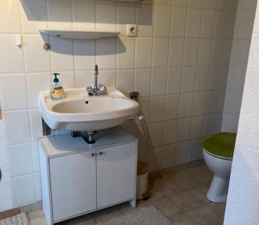 Munchenbernsdorf House | Cozy Ground Floor Single Room - Guest Rated 8/10