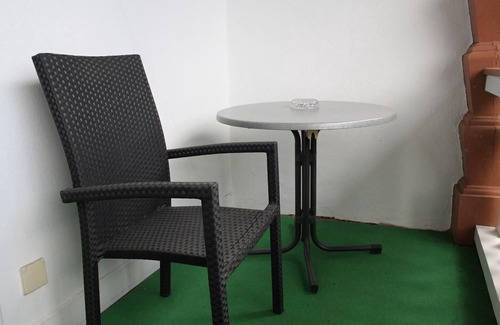 Steinbach Apartment | Cozy Room with Balcony and Shower - Spa & Breakfast Included