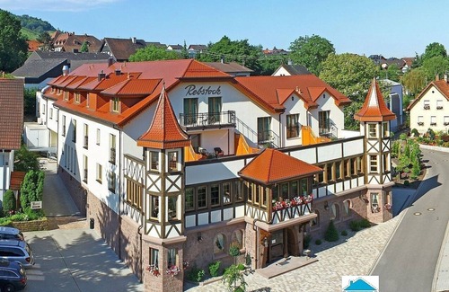 Steinbach Apartment | Cozy Garden-View Room with Breakfast Included