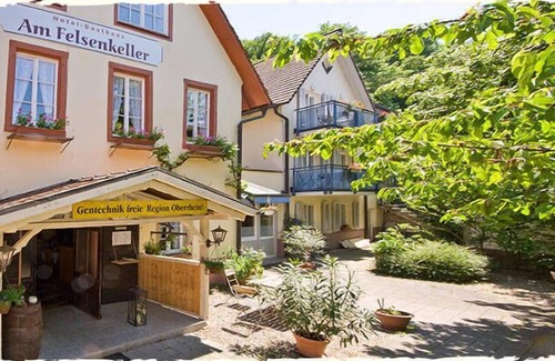 Staufen im Breisgau Apartment | Cozy Single Room with Private Bath & Breakfast Included
