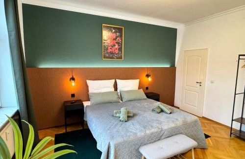 Halle Apartment | RebelRents: Stylish Design with Smart TV & Kitchen Amenities