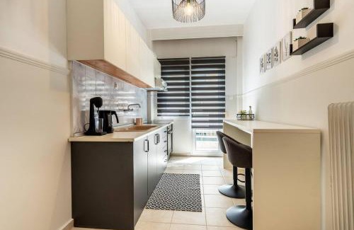 Alexandroupoli Apartment | Stylish EIS Deluxe Apartment with Oceanfront Charm