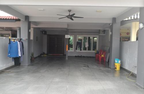 Kampung Pengkalan Pandan House | Budget-Friendly EJ Guesthouse with Family Amenities