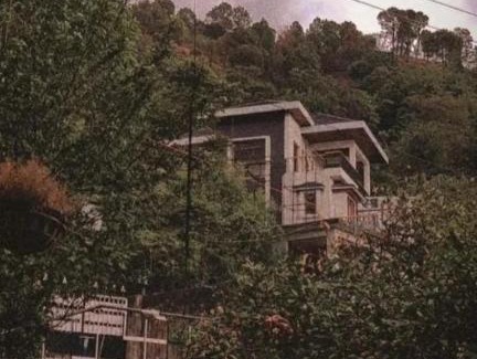 Solan House | Welcoming Ekant Villa: Ideal for Families and Pets