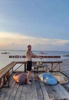 Jerowaru House | Ekas beach floating Homestay and resraurant