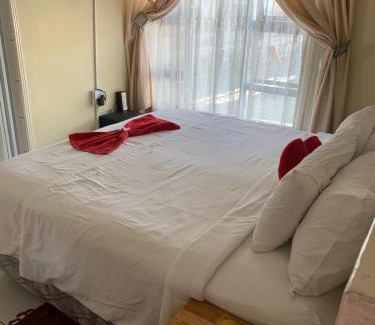 Vanderbijlpark Bed & Breakfast | Welcoming Ekaya Palace Guest House with Wheelchair Access