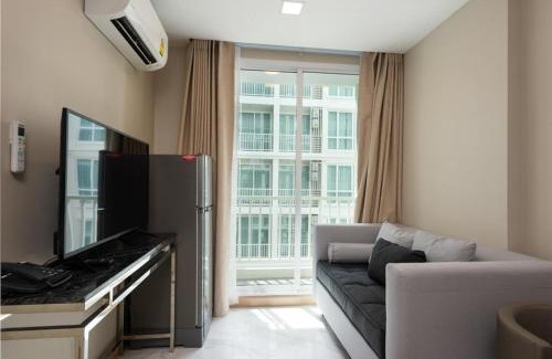 Khlong Tan Nuea Apartment | Budget-Friendly Ekkamai Apartment with Pool & Family Amenities