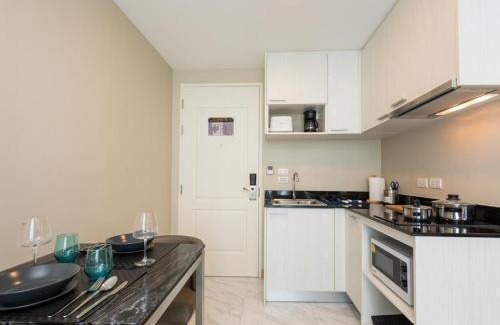 Khlong Tan Nuea Apartment | Budget-Friendly Ekkamai Apartment with Pool & Family Amenities