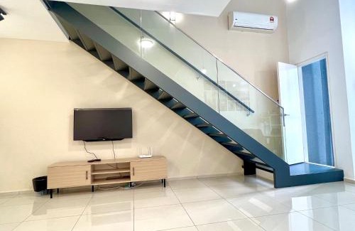 Taman Mutiara Apartment | Stylish Eko Cheras Loft: Pool & Ocean Views Await You