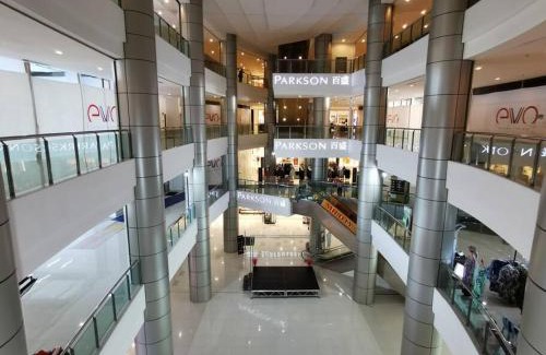 Bangi Sentral Apartment | Modern Eko Studio@EVO SOHO BANGI with NETFLIX & Pool