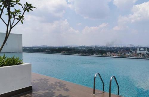 Bangi Sentral Apartment | Modern Eko Studio@EVO SOHO BANGI with NETFLIX & Pool