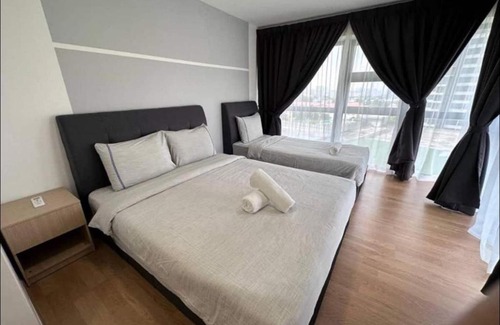 Taman Mutiara Apartment | Discover Ekocheras Residence: Pool, Breakfast & Family Fun
