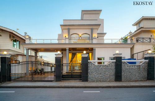 Atvan Villa | Relax at Ekostay Cliffside Villa with Mountain Views