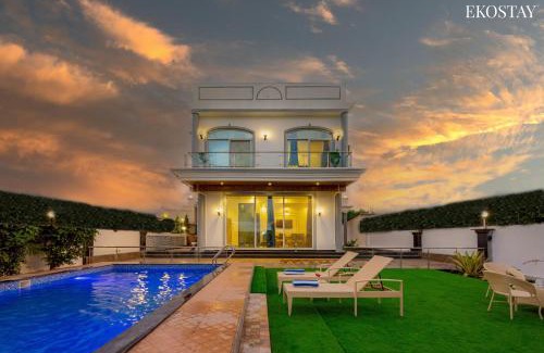 Atvan Villa | Relax at Ekostay Cliffside Villa with Mountain Views