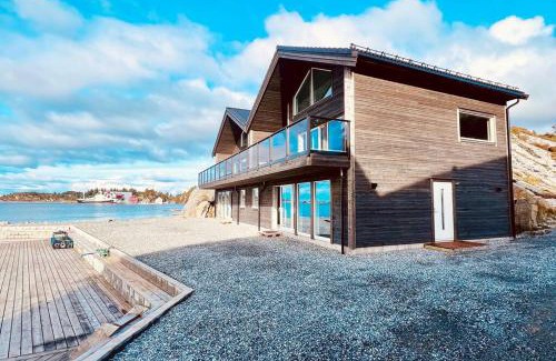Selbjorn House | Exclusive Rorbu Retreat - Havblikk with Boat Rentals