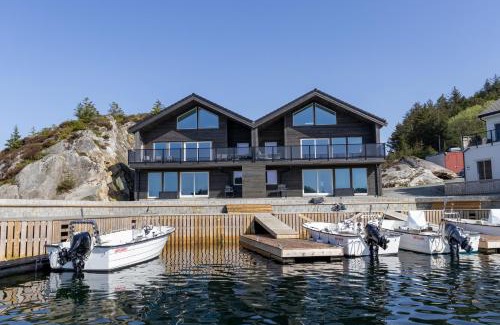 Selbjorn House | Exclusive Havblikk Rorbu with Boat Rentals & Family Amenities