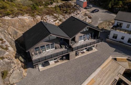 Selbjorn House | Exclusive Havblikk Rorbu with Boat Rentals & Family Amenities