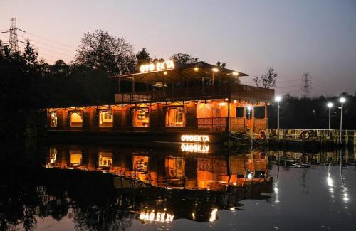 Rajpipla Boat Rental | Experience Ekta Houseboat by the Statue of Unity, Kevadia