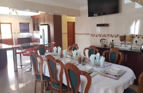 Vosloorus House | Comfortable Getaway at Ekuthuleni Guest House Vosloorus