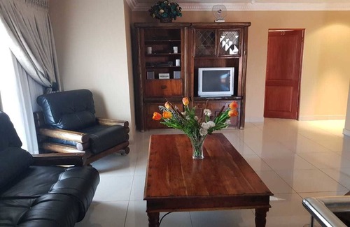 Vosloorus House | Comfortable Getaway at Ekuthuleni Guest House Vosloorus