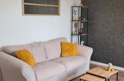 Angouleme Apartment | Elégant T2 au calme avec terrasse et climatisation