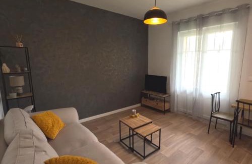 Angouleme Apartment | Elégant T2 au calme avec terrasse et climatisation