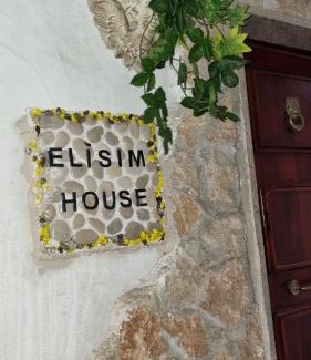 Caiazzo House | Elìsim House: Pet & Child Friendly with a 9.7 Guest Rating
