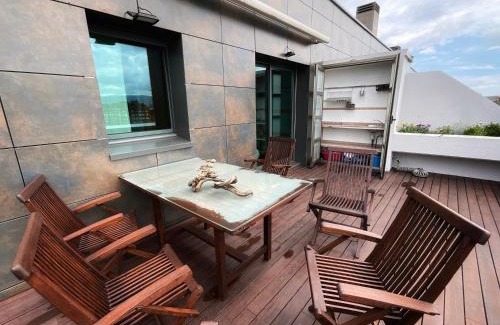 Distrito Oeste Apartment | Oceanfront Comfort at EL ÁTICO DE LA PLAYA with Free Parking