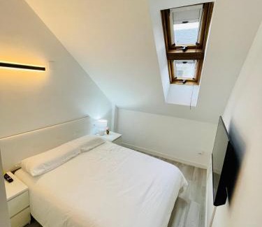 Biescas Apartment | Modern El Ático Nuevo: Central Location with Top Amenities