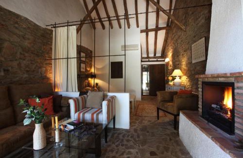 Vilches House | Experience El Añadío: Oceanfront Retreat with Top Amenities