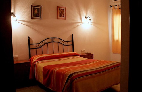 Calabazares House | Discover El Aceitón: Family-Friendly Hotel with Great Amenities