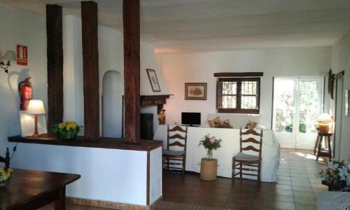 La Cumbre House | Experience El Aleznal: Oceanfront Bliss with Pool Access
