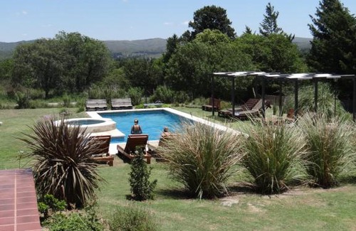 La Falda Apartment | Discover El Algarrobo Escondido: Top-Rated Family Retreat