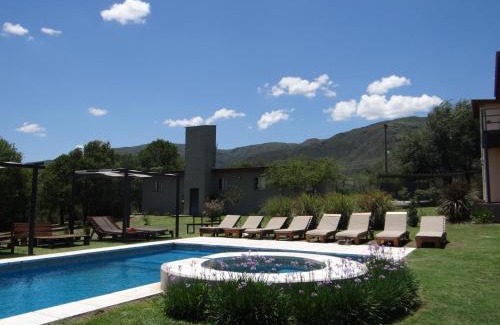 La Falda Apartment | Discover El Algarrobo Escondido: Top-Rated Family Retreat
