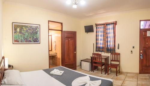 Granada Hotel | Experience El Almirante: 4-Star Stay with Pool & Breakfast