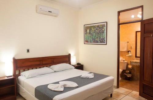 Granada Hotel | Experience El Almirante: 4-Star Stay with Pool & Breakfast