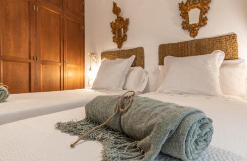 Centro - Sagrario Apartment | Discover El Almirez: Family-Friendly 4-Star Retreat