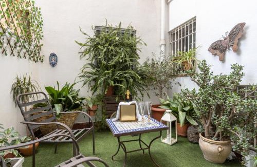 Centro - Sagrario Apartment | Discover El Almirez: Family-Friendly 4-Star Retreat